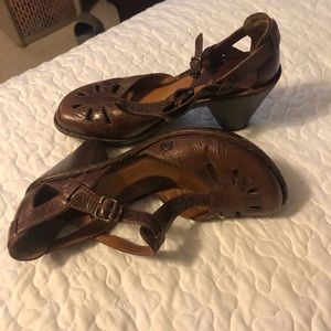 (Born) low heel sandal clog